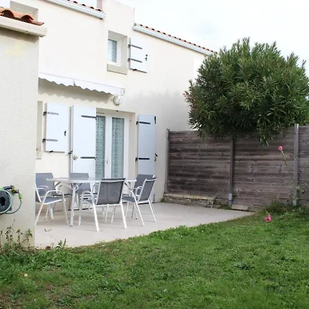 Holiday home Maison De A Oleron : Proche Port, Plage, Jardin, Terrasse, Garage - 6 Couchages - Fr-1-246a-62 *